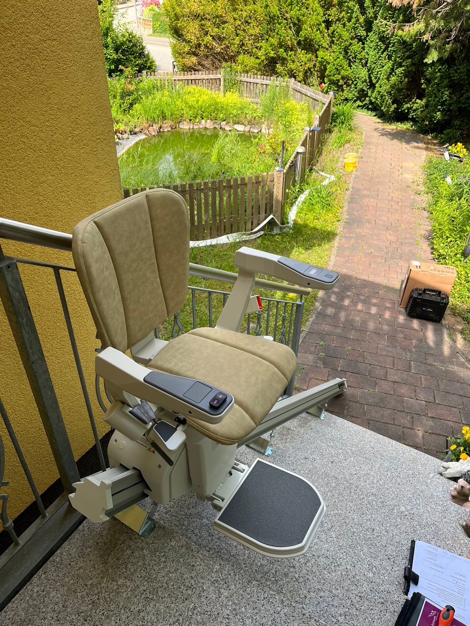 Eingebauter Treppenlift bei Kunde